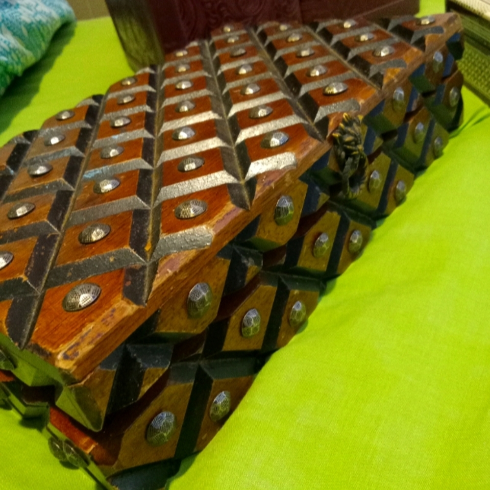 2 STUNNING vintage jewelry boxes ! PRICE IS FOR THE PAIR ** CAN SELL SEPERATLY**